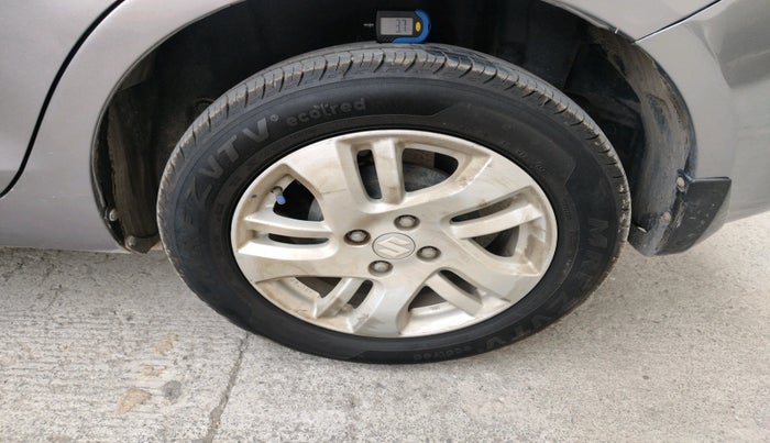 2013 Maruti Swift Dzire ZDI, Diesel, Manual, 1,04,447 km, tyre