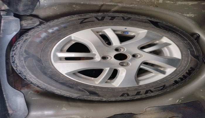 2013 Maruti Swift Dzire ZDI, Diesel, Manual, 1,04,447 km, tyre