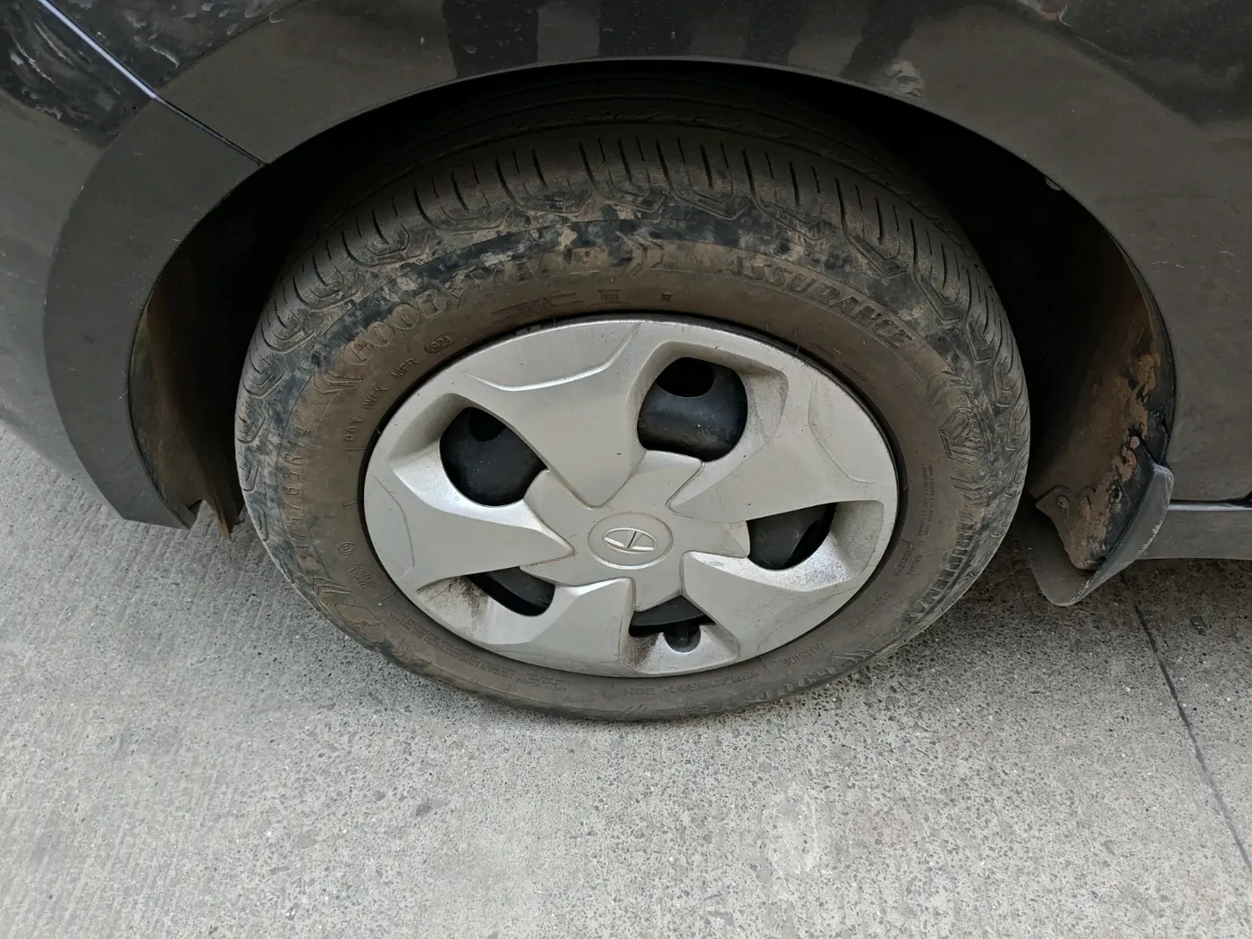 2022 Tata Tiago XT CNG, CNG, Manual, 27,215 km, tyre