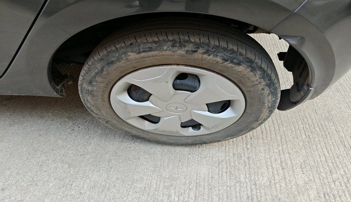 2022 Tata Tiago XT CNG, CNG, Manual, 27,215 km, tyre