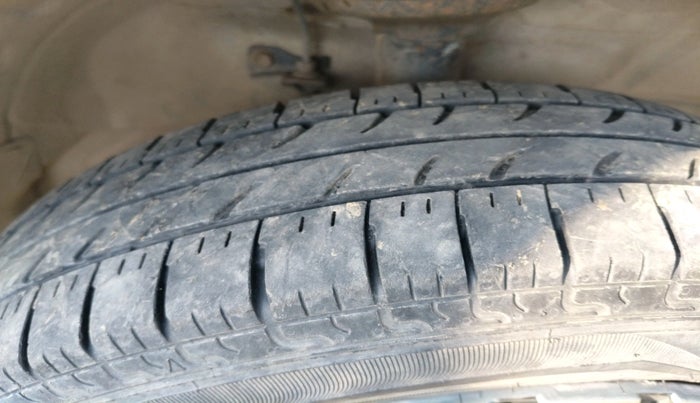 2012 Maruti Wagon R 1.0 LXI CNG, Petrol, Manual, 2,03,491 km, tyre