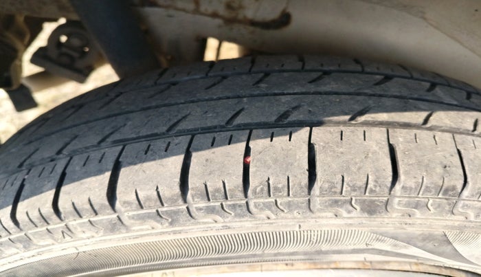 2012 Maruti Wagon R 1.0 LXI CNG, Petrol, Manual, 2,03,491 km, tyre