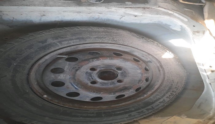 2016 Hyundai i10 SPORTZ 1.1, Petrol, Manual, 3,50,475 km, tyre