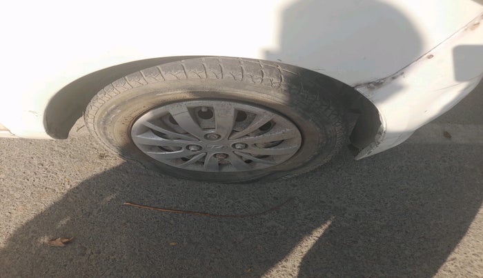 2016 Hyundai i10 SPORTZ 1.1, Petrol, Manual, 3,50,475 km, tyre