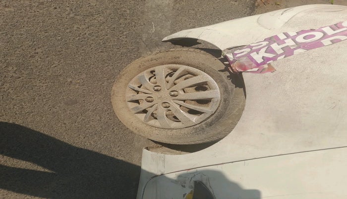 2016 Hyundai i10 SPORTZ 1.1, Petrol, Manual, 3,50,475 km, tyre