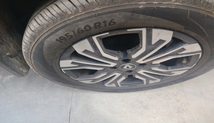 2021 Renault Kiger RXT (O) MT, Petrol, Manual, 5,711 km, tyre