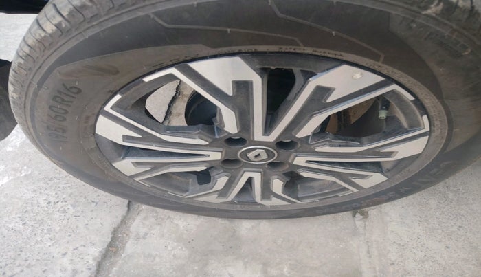 2021 Renault Kiger RXT (O) MT, Petrol, Manual, 5,711 km, tyre