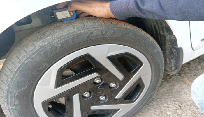 2023 Hyundai AURA S 1.2, Petrol, Manual, 22,745 km, tyre