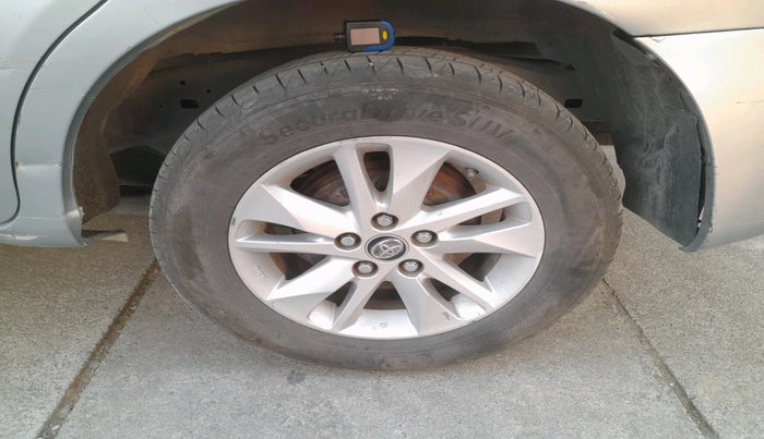 2017 Toyota Innova Crysta 2.4 VX 7 STR, Diesel, Manual, 81,042 km, tyre