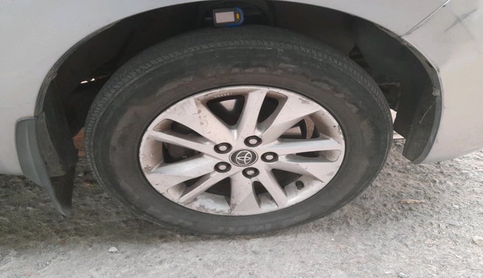 2017 Toyota Innova Crysta 2.4 VX 7 STR, Diesel, Manual, 81,042 km, tyre