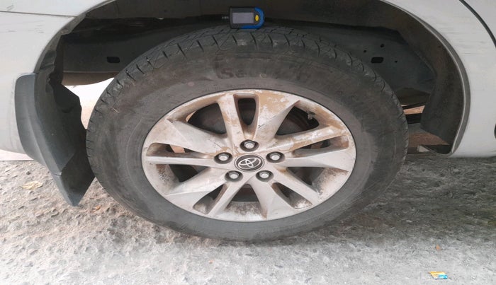 2017 Toyota Innova Crysta 2.4 VX 7 STR, Diesel, Manual, 81,042 km, tyre