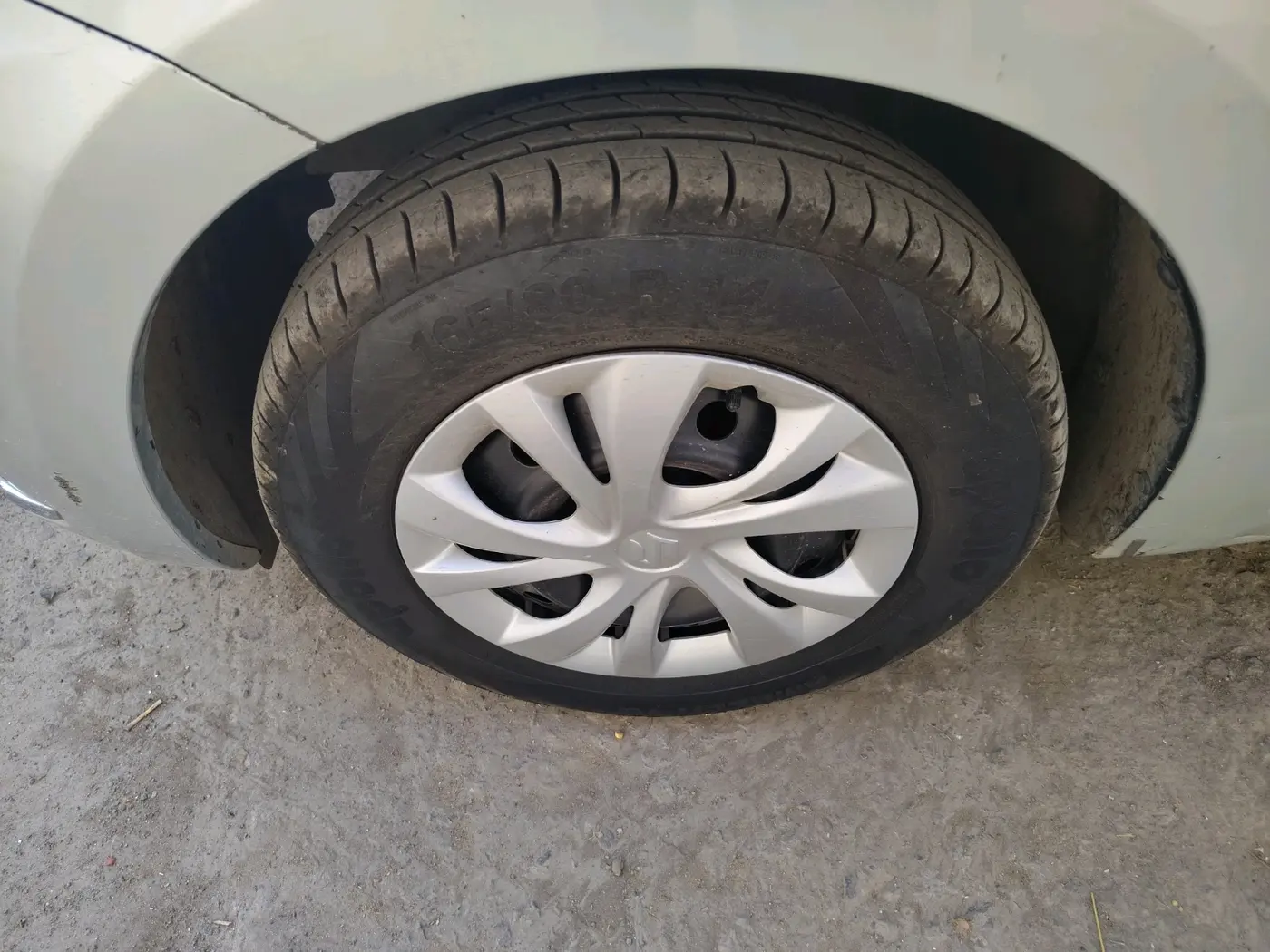 2018 Maruti Dzire VXI, Petrol, Manual, 1,34,557 km, tyre
