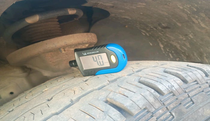 2017 Mahindra XUV500 W4, Diesel, Manual, 1,83,598 km, tyre