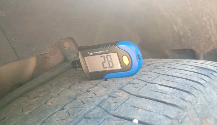 2017 Mahindra XUV500 W4, Diesel, Manual, 1,83,598 km, tyre