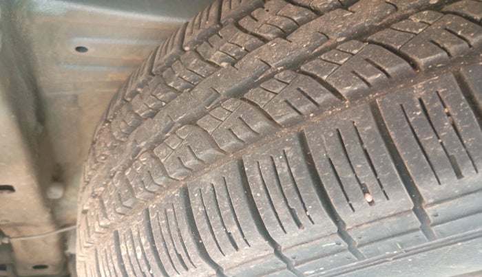 2017 Mahindra XUV500 W4, Diesel, Manual, 1,83,598 km, tyre