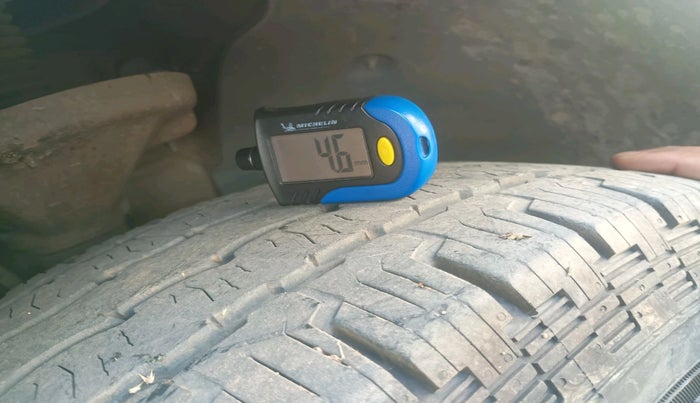 2017 Mahindra XUV500 W4, Diesel, Manual, 1,83,598 km, tyre