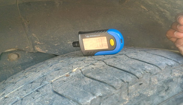 2017 Mahindra XUV500 W4, Diesel, Manual, 1,83,598 km, tyre