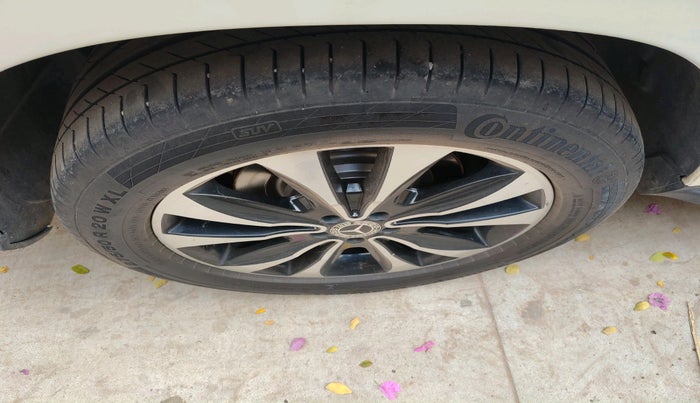 2018 Mercedes Benz GLS 350D, Diesel, Automatic, 1,16,900 km, tyre