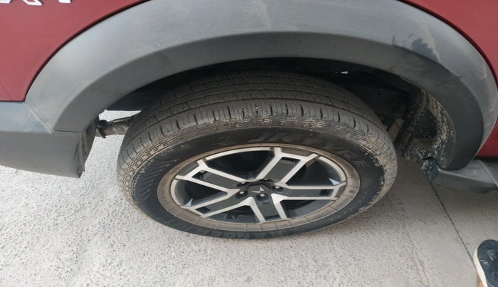 2022 Mahindra Thar LX D 4WD AT CONVERTIBLE, Diesel, Automatic, 78,305 km, tyre