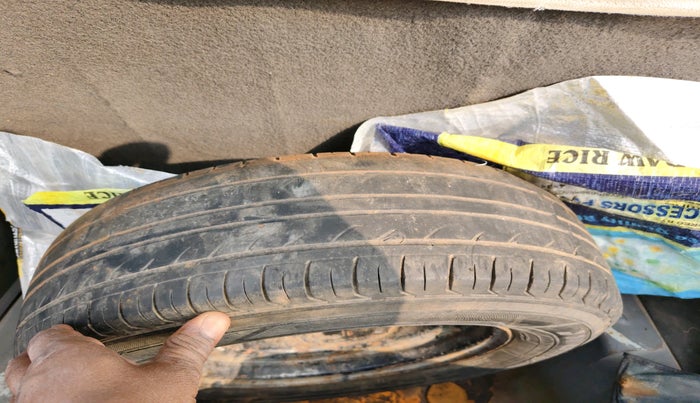 2014 Hyundai i10 MAGNA 1.1, Petrol, Manual, 1,01,830 km, tyre