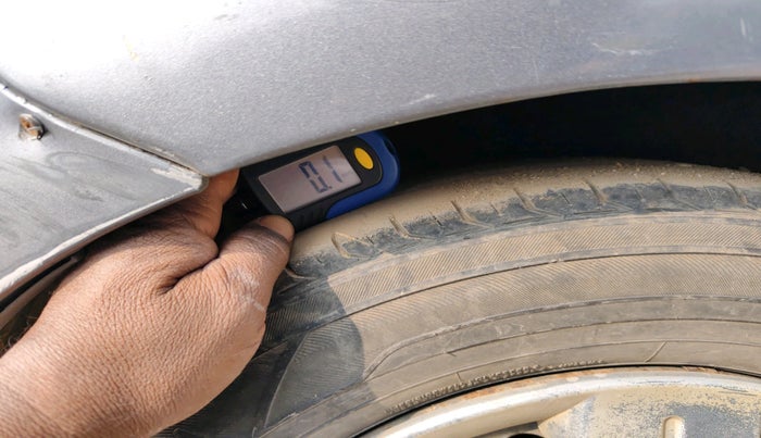 2014 Hyundai i10 MAGNA 1.1, Petrol, Manual, 1,01,830 km, tyre