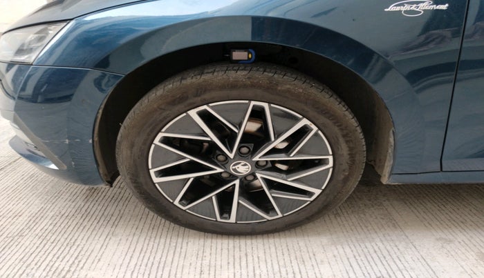 2021 Skoda Octavia L&K 2.0 AT, Petrol, Automatic, 81,085 km, tyre