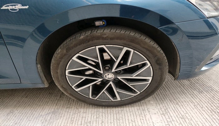 2021 Skoda Octavia L&K 2.0 AT, Petrol, Automatic, 81,085 km, tyre