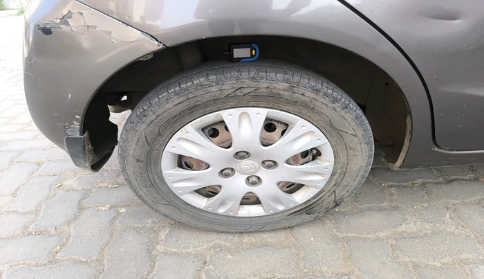 2013 Honda Brio S MT, CNG, Manual, 2,26,111 km, tyre