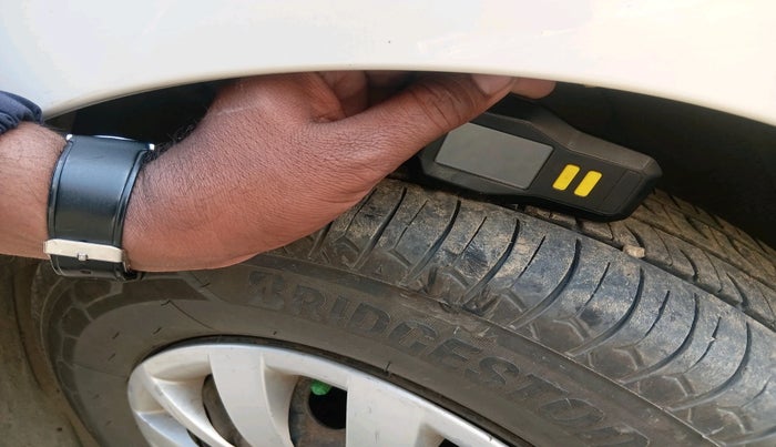 2015 Hyundai i10 SPORTZ 1.1, Petrol, Manual, 95,066 km, tyre