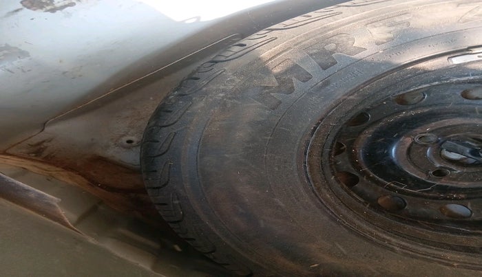 2015 Hyundai i10 SPORTZ 1.1, Petrol, Manual, 95,066 km, tyre