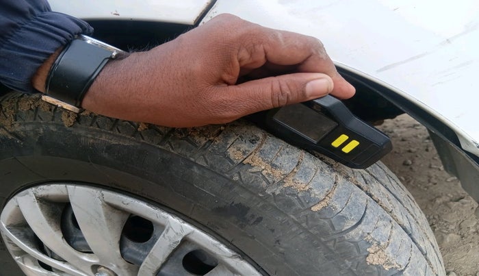 2015 Hyundai i10 SPORTZ 1.1, Petrol, Manual, 95,066 km, tyre