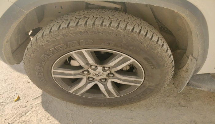 2017 Toyota Fortuner 2.8 4X2 AT, Diesel, Automatic, 2,49,556 km, tyre