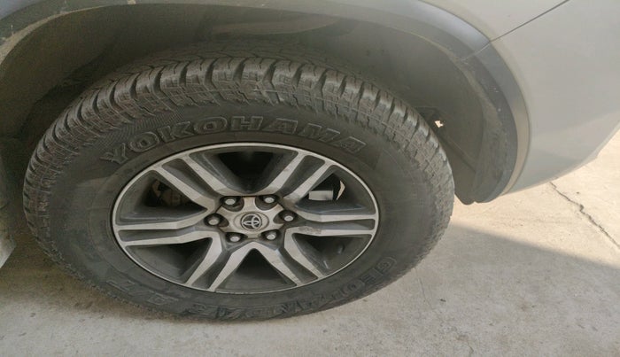 2017 Toyota Fortuner 2.8 4X2 AT, Diesel, Automatic, 2,49,556 km, tyre