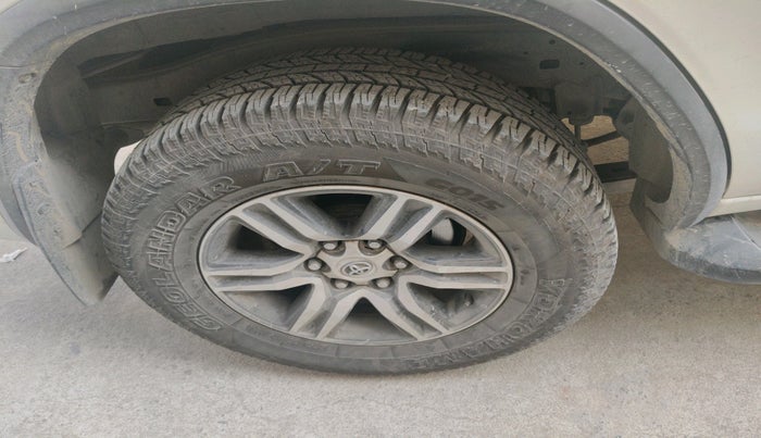 2017 Toyota Fortuner 2.8 4X2 AT, Diesel, Automatic, 2,49,556 km, tyre