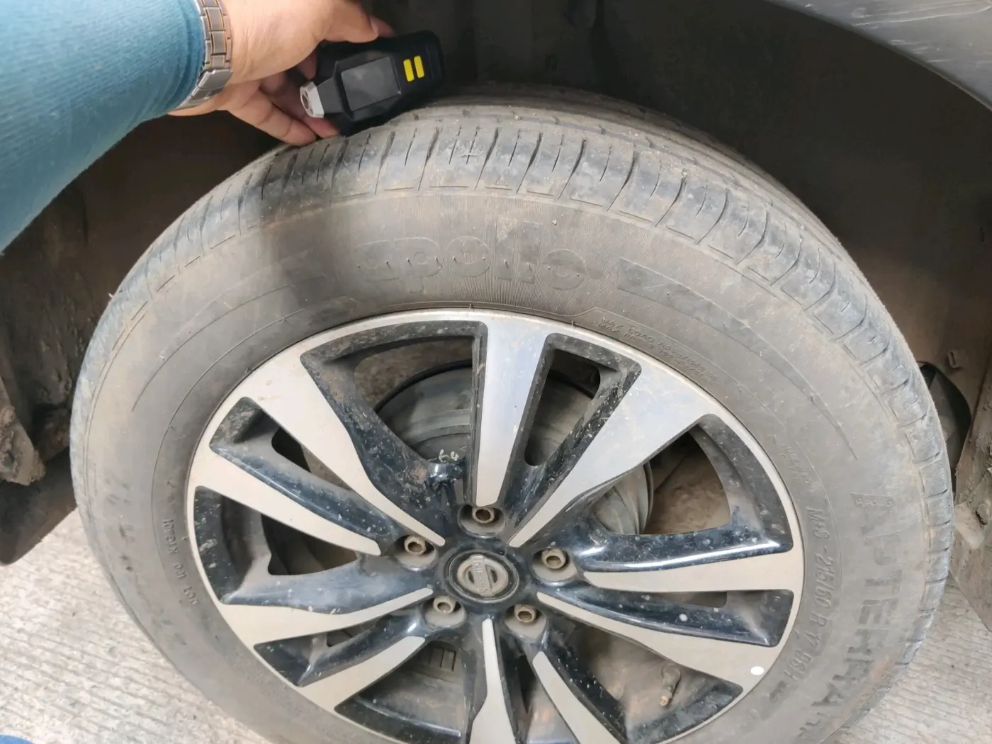 2021 Nissan Kicks XV 1.5, Petrol, Manual, 26,250 km, tyre