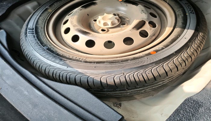 2019 Toyota YARIS VX MT, Petrol, Manual, 65,330 km, tyre