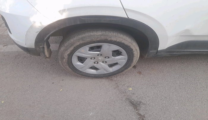 2022 Hyundai VENUE S 1.2, Petrol, Manual, 99,207 km, tyre