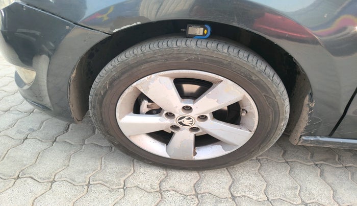 2016 Skoda Rapid AMBITION 1.5 TDI AT, Diesel, Automatic, 1,40,320 km, tyre