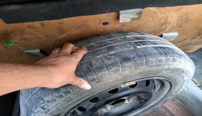 2014 Chevrolet Sail UVA 1.3 LS, Diesel, Manual, 3,52,866 km, tyre