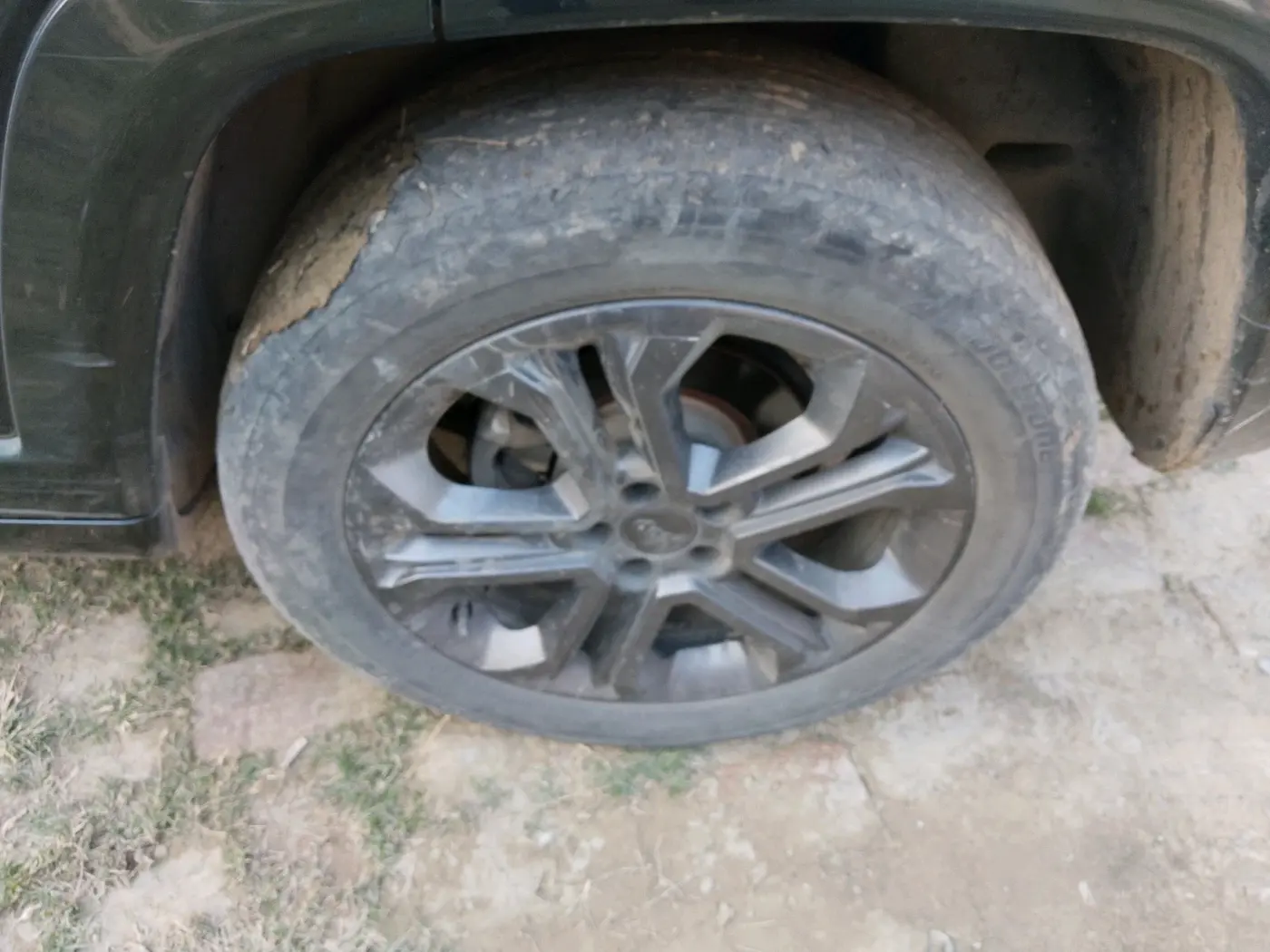 2021 Jeep Compass LIMITED (O) 2.0 DIESEL 4X4 AT, Diesel, Automatic, 1,13,417 km, tyre