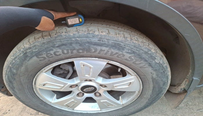 2012 Mahindra XUV500 W8, Diesel, Manual, 1,64,850 km, tyre