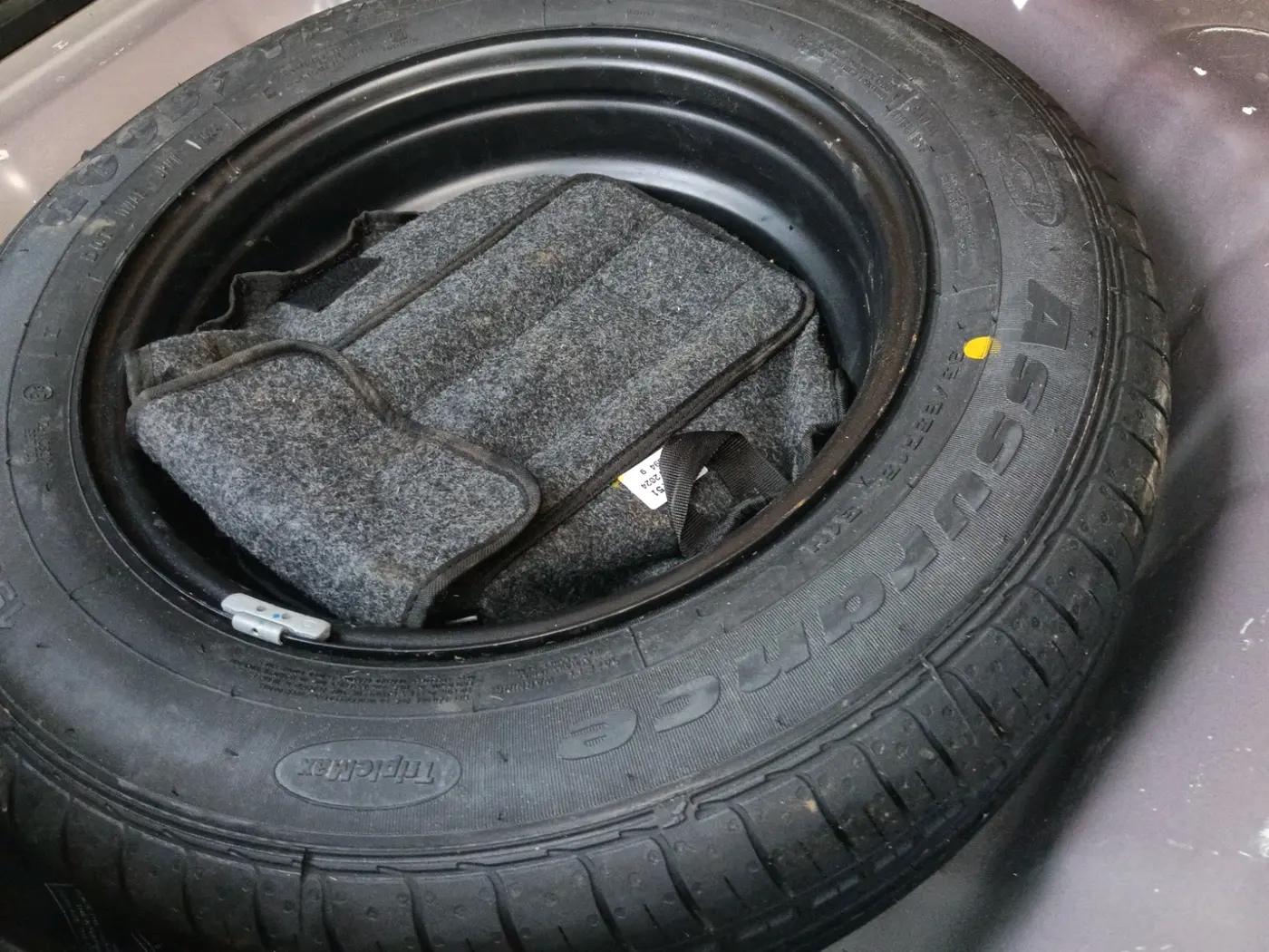 2024 KIA SONET HTK PLUS 1.2 PETROL MT, Petrol, Manual, 69,000 km, tyre