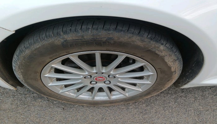 2015 Jaguar XF 2.2 DIESEL LUXURY, Diesel, Automatic, 65,060 km, tyre