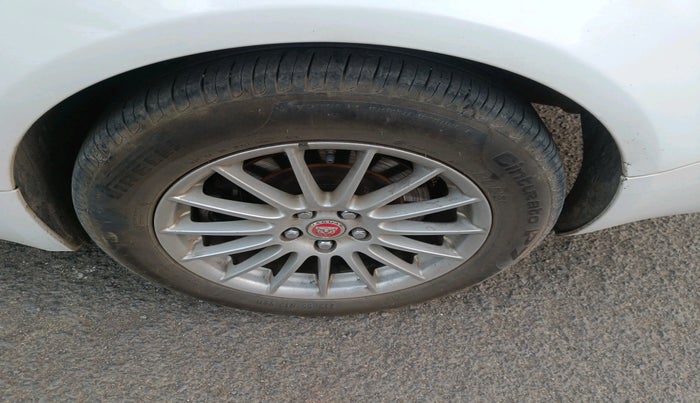 2015 Jaguar XF 2.2 DIESEL LUXURY, Diesel, Automatic, 65,060 km, tyre