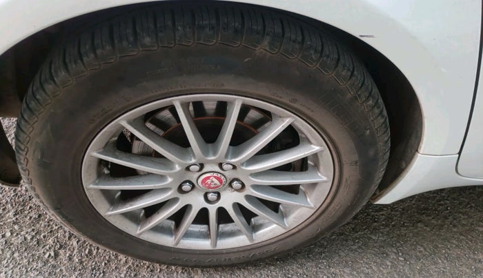 2015 Jaguar XF 2.2 DIESEL LUXURY, Diesel, Automatic, 65,060 km, tyre