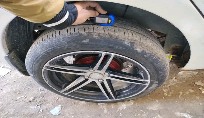 2013 Hyundai i20 SPORTZ 1.2, Petrol, Manual, 1,11,819 km, tyre