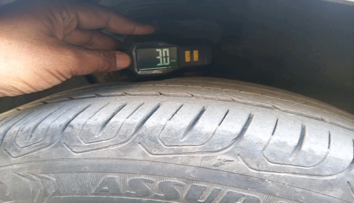 2023 Volkswagen VIRTUS TOPLINE TSI 1.0 AT, Petrol, Automatic, 45,489 km, tyre