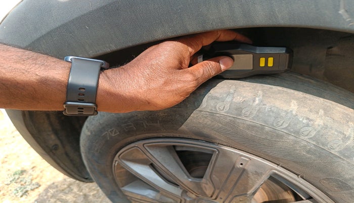 2021 Renault Kwid CLIMBER 1.0 AMT (O), Petrol, Automatic, 49,439 km, tyre