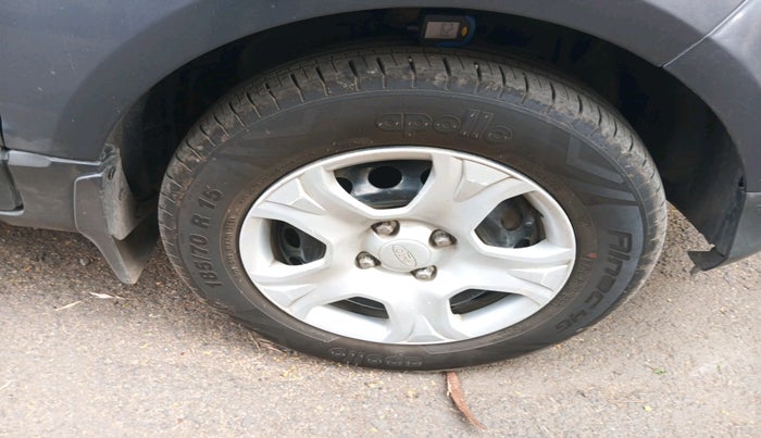 2017 Ford Ecosport AMBIENTE 1.5L PETROL, Petrol, Manual, 1,19,690 km, tyre