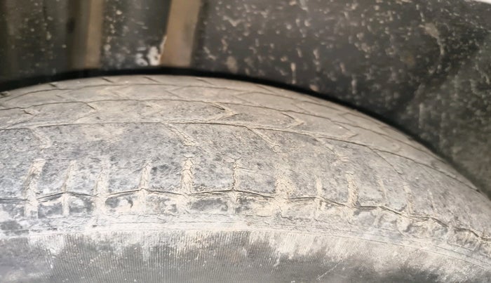 2015 Maruti Swift Dzire VDI, Diesel, Manual, 1,06,413 km, tyre